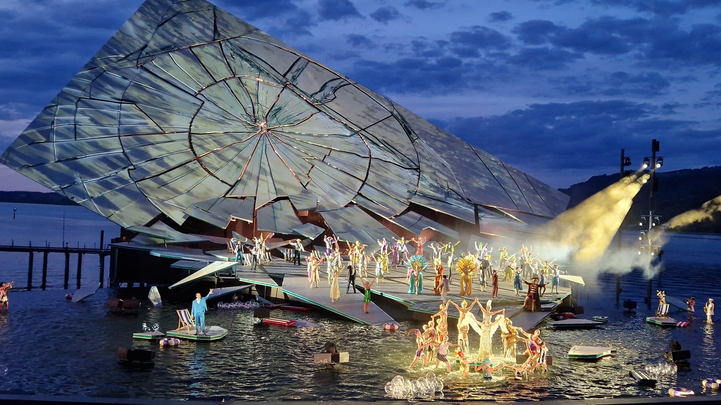 Bregenzer Festspiele 2023: “La Traviata” Debuts on the Stunning Seebühne