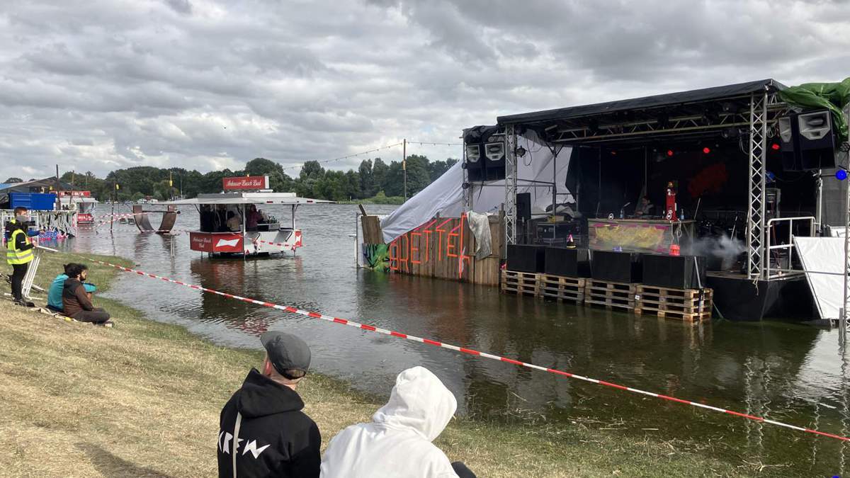 Breminale Bremen: Fewer Visitors and Police Action Amidst Uncertain Weather