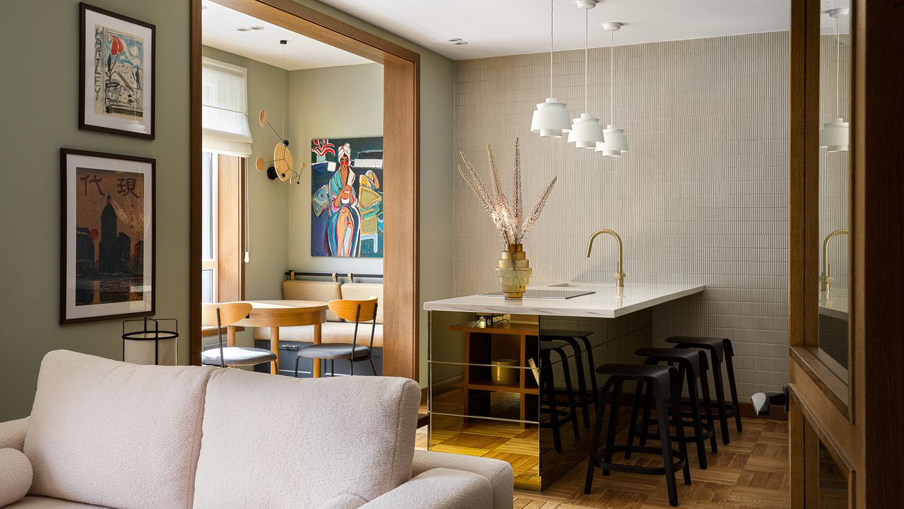 Bright 56 sqm: How a Golden Kitchen Transforms a Small Space