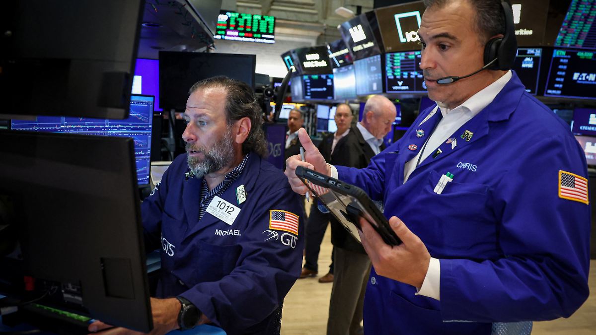 Chip Stocks Surge: US Investors Stock Up Ahead of Earnings Reports