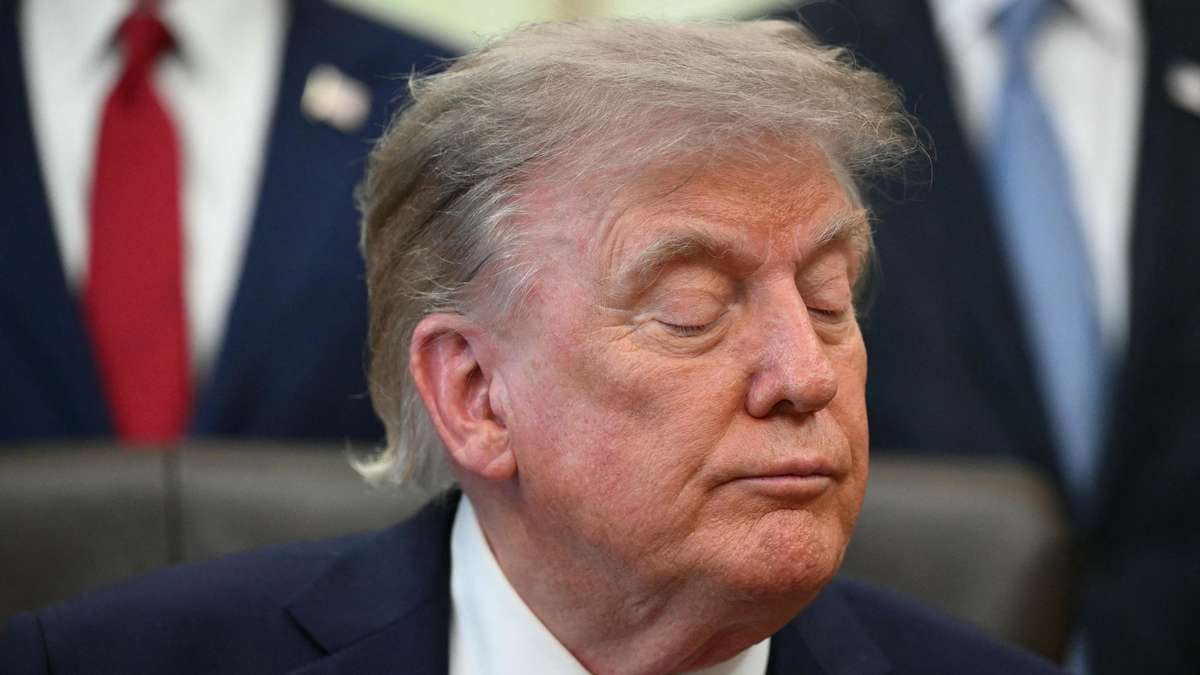 Concerns Grow: Trump’s Health Worries Close Associates Amid Serious Decline