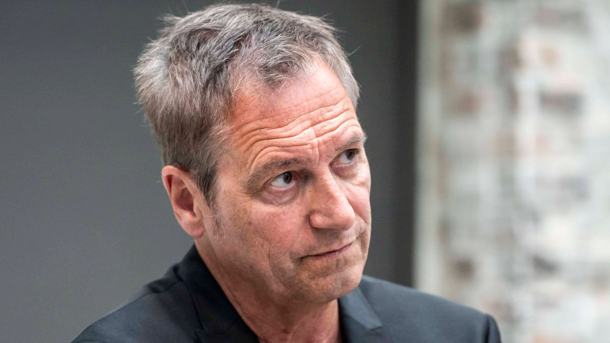 Controversy Over Femicide Joke: Dieter Nuhr Threatens Legal Action