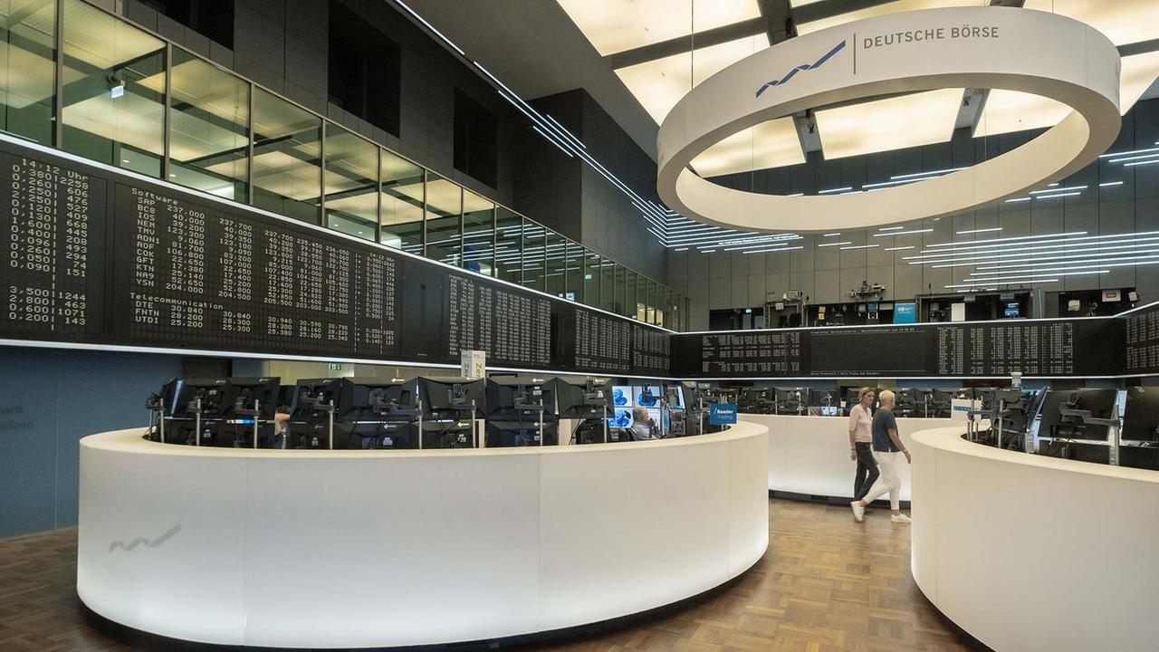 DAX Fluctuates Around 25,000 Points: What’s Next for Investors?