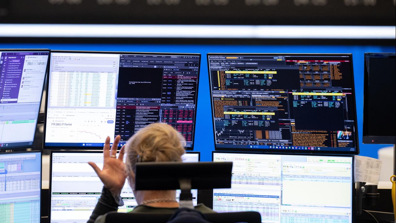DAX Hits Record High Amid Falling Oil Prices and Strong US Job Data