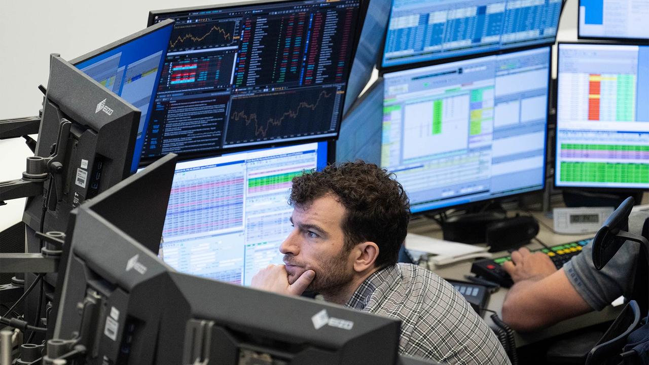 DAX Struggles to Rise: US Attacks and Tech Rally Fail to Boost Market