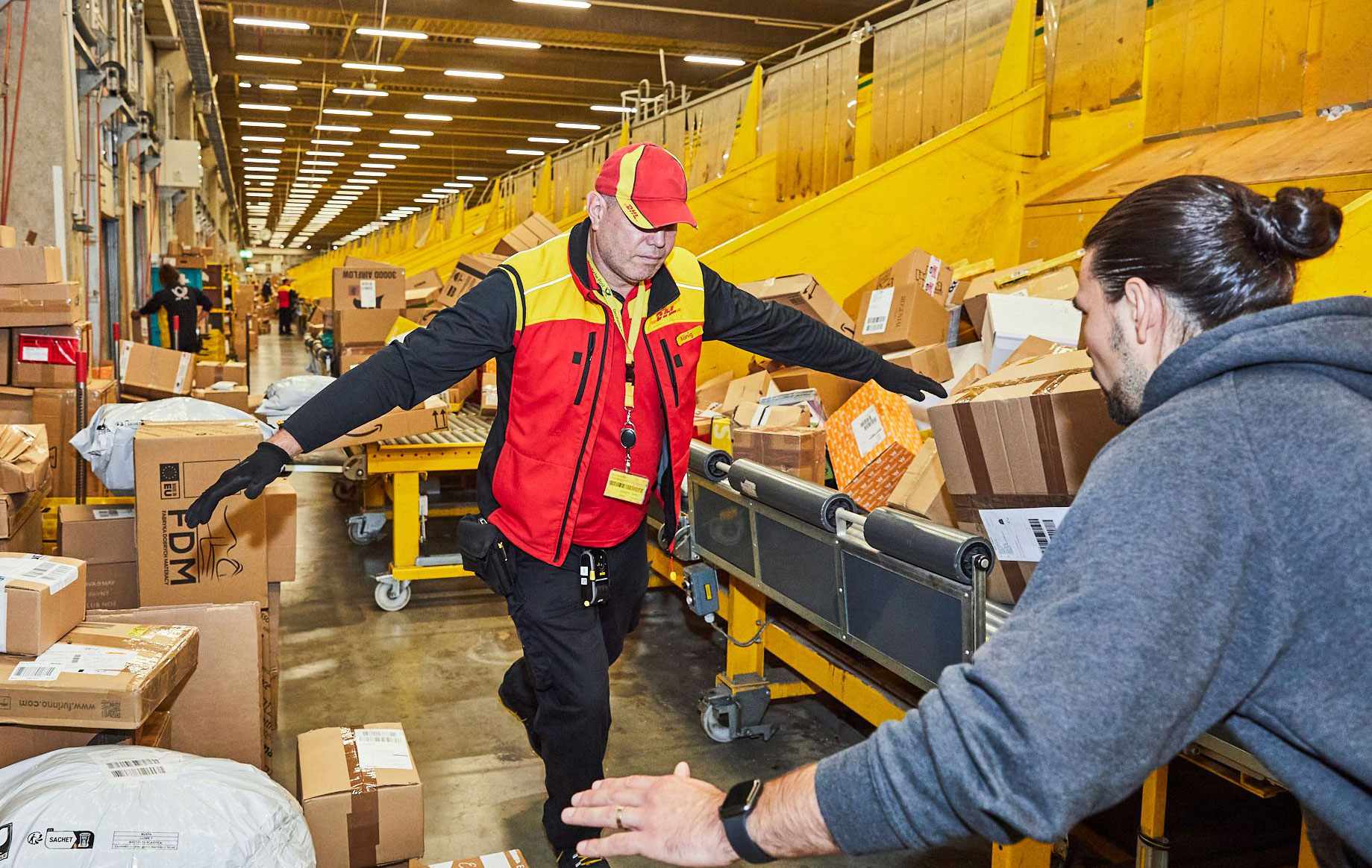 DHL Seeks Law to Limit Package Weight to 23 kg for Health Reasons