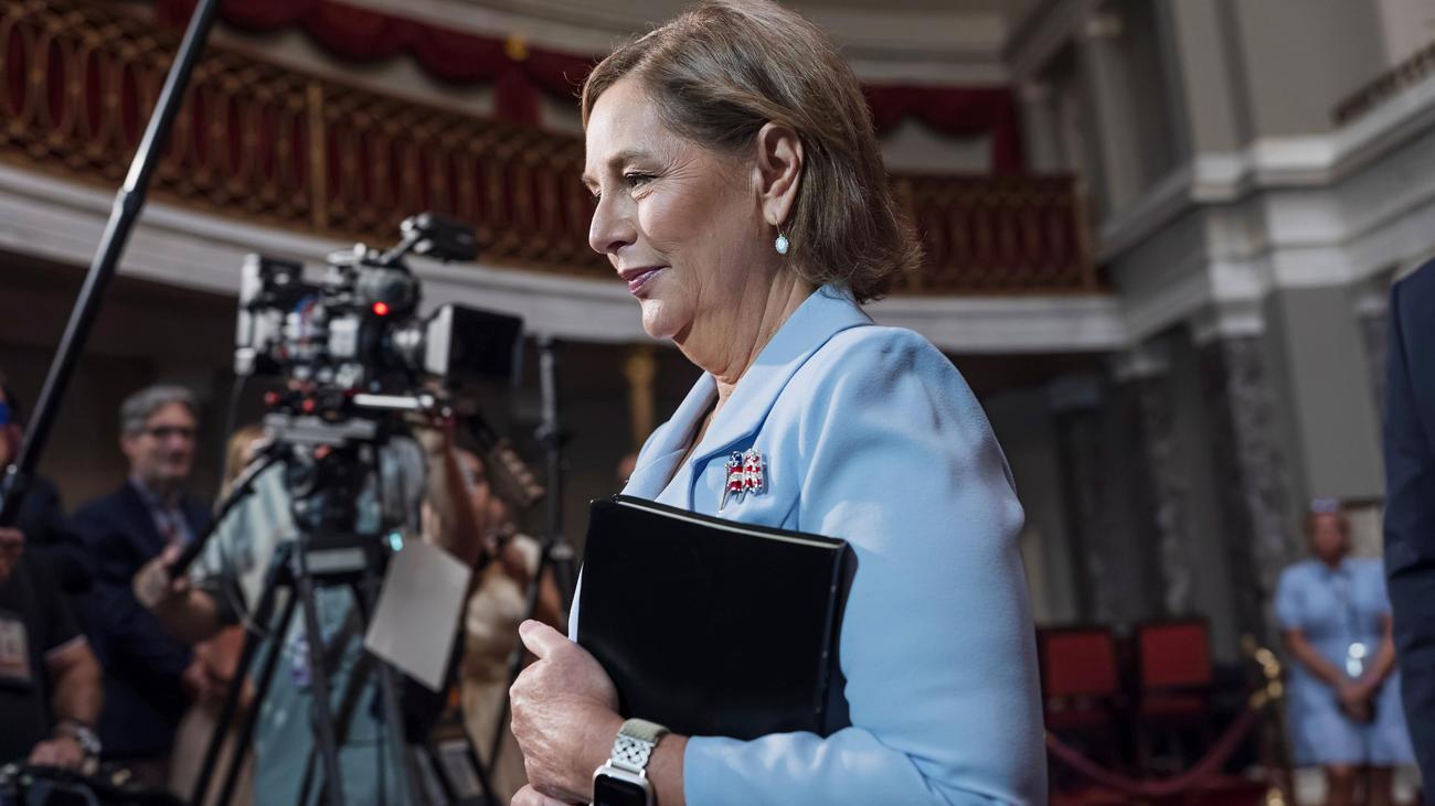 Darline Graham Nordone Sworn In: Lindsey Graham’s Sister Takes Senate Seat