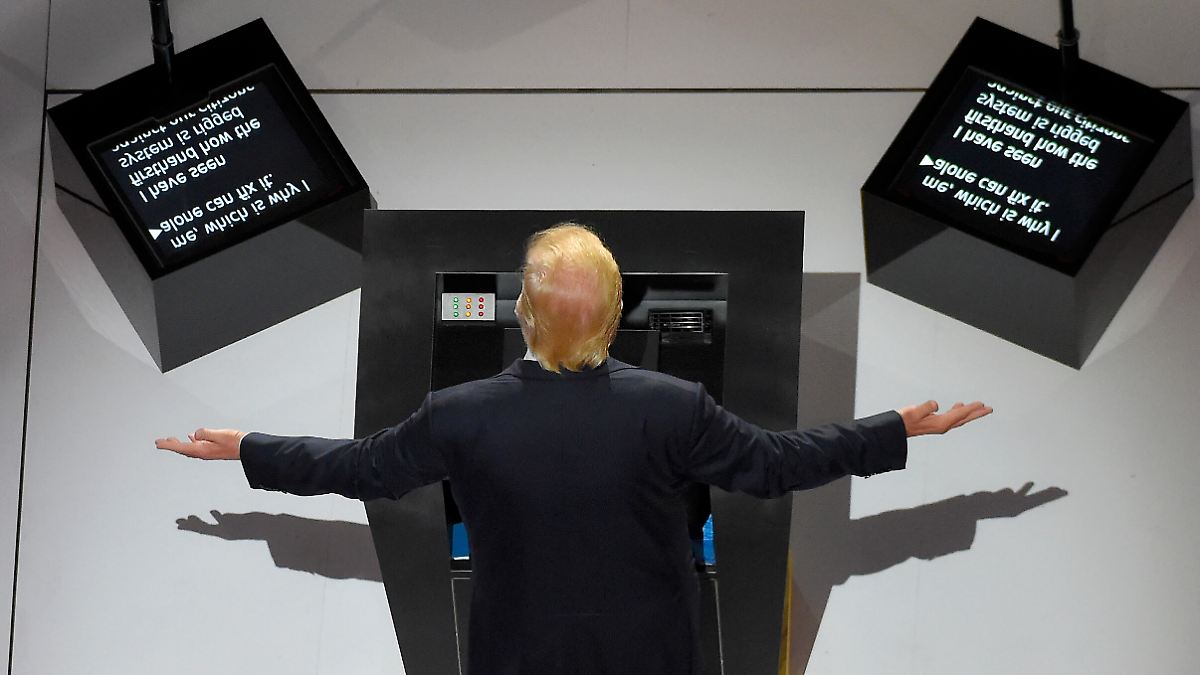 Did Trump’s Teleprompter Operator Win $100,000 Betting on His Speeches?