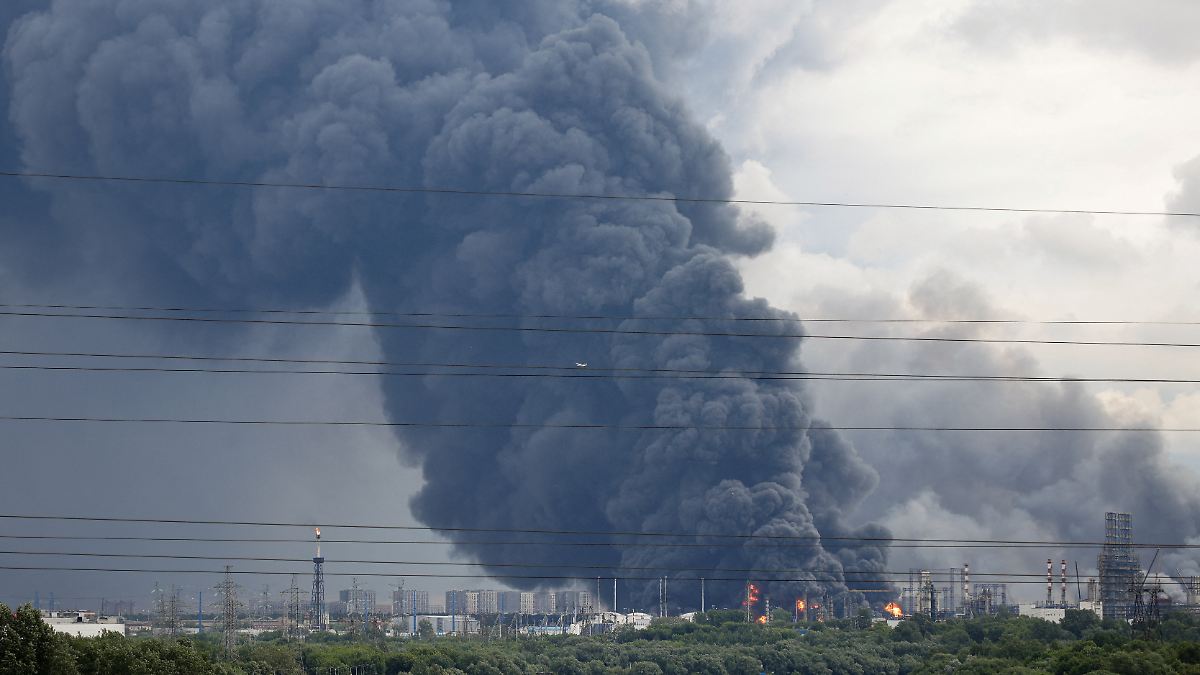 Diesel Supply Crisis: Russian Refinery Destruction Soars European Fuel Prices