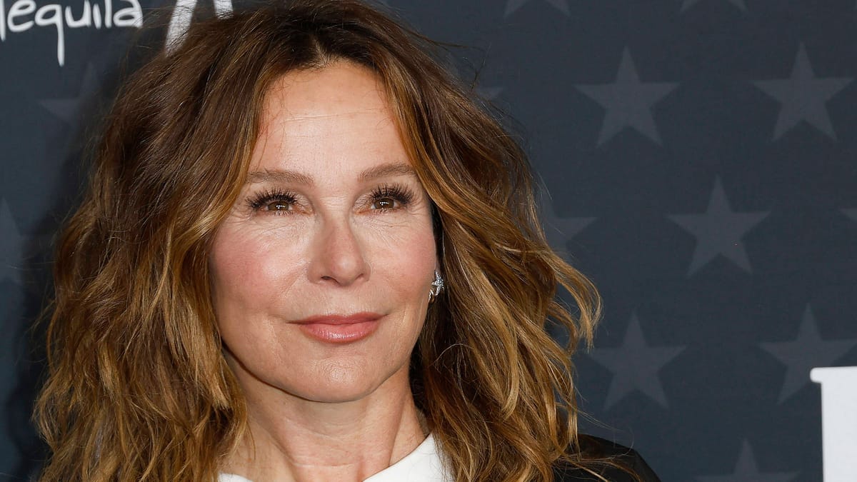 “Dirty Dancing” Star Jennifer Grey Mourns Loss of Her Beloved Mother