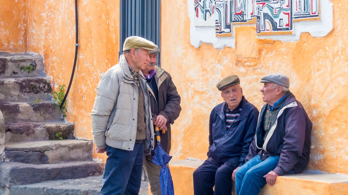 Discover Sardinia’s Blue Zone: Key Traits for Healthy Aging Revealed
