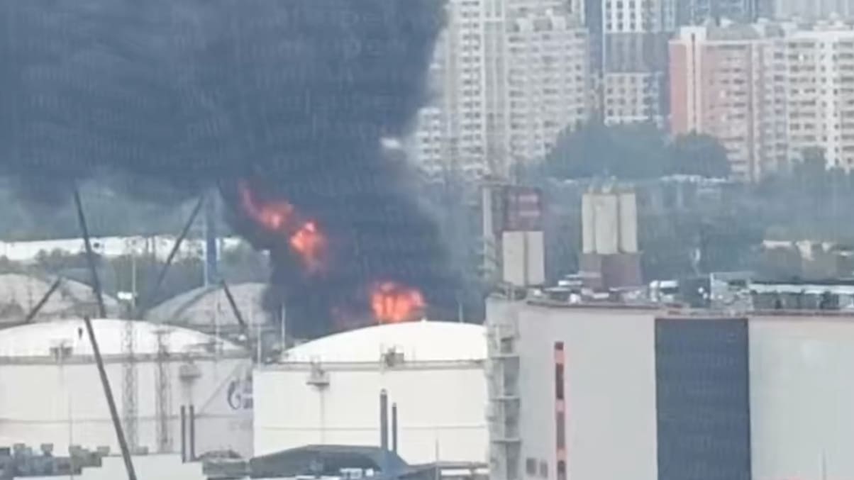 Drones Strike Moscow: Smoke Plumes Rise Just 15 km from Kremlin!