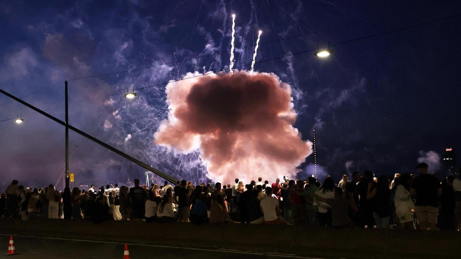 Düsseldorf’s 2026 Fireworks: New Safety Rules After Rheinkirmes Tragedy