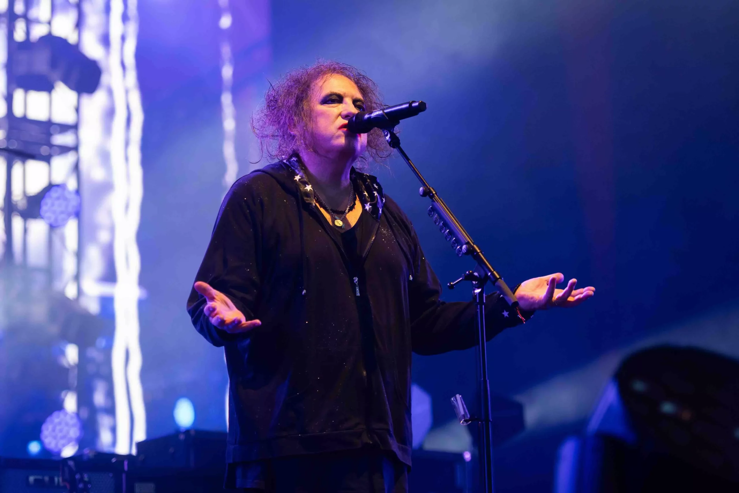 Eden Gallup Saves The Cure’s Berlin Show: A Night to Remember!