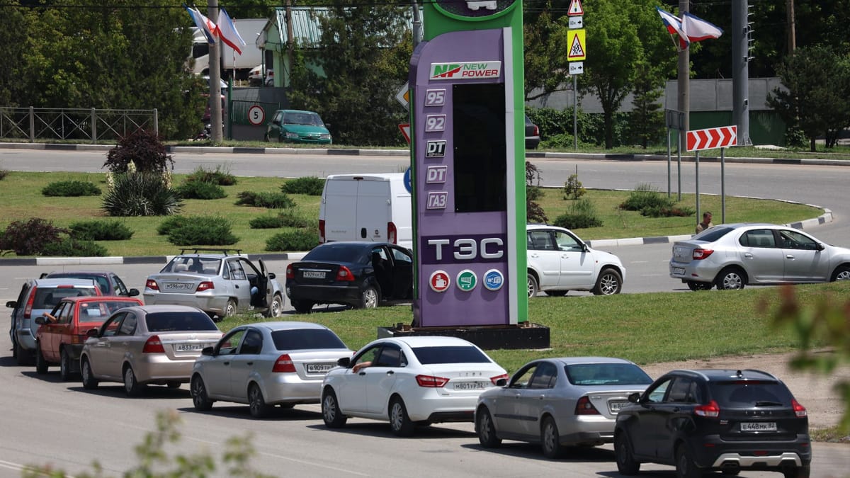 Elderly Man Dies in Russian Gas Line Amid Escalating Fuel Crisis