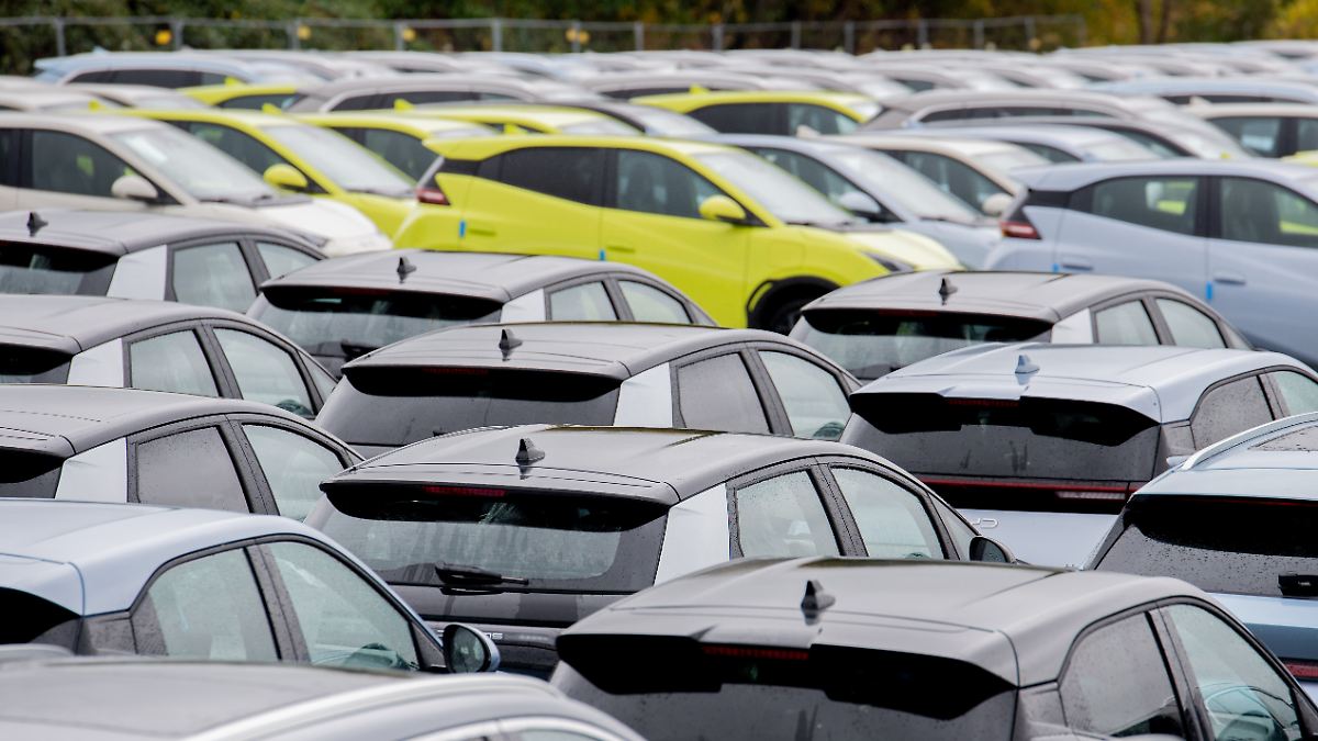 Electric Car Registrations Hit 6.6 Million: China’s Growing Market Struggles