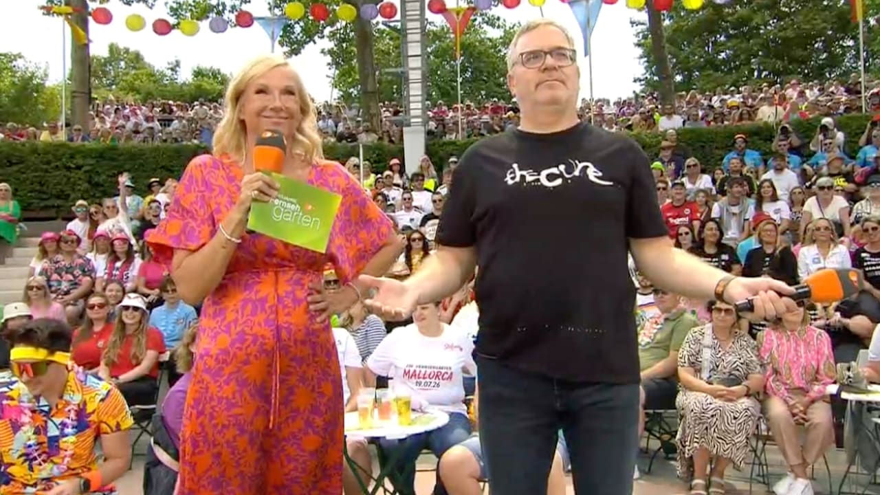 Elton Booed at ZDF’s “Fernsehgarten” for World Cup Comments