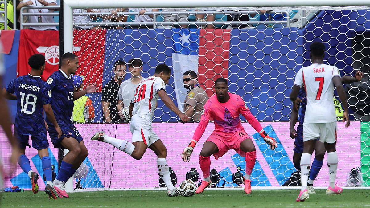 England Triumphs in Thrilling 10-Goal Showdown Against France!