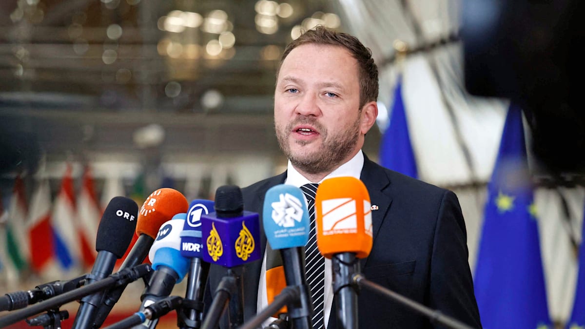 Estonian Minister: Putin Might Someday Jump from the Window Amid Ukraine War