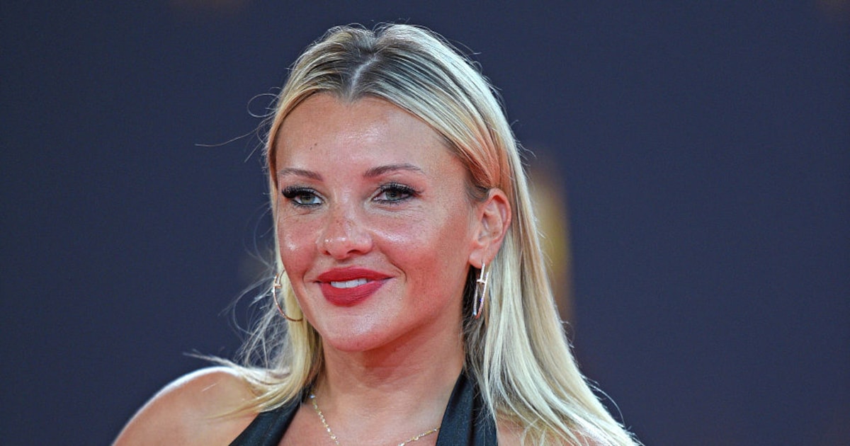 Evelyn Burdecki Shares Bold Video: Embracing Flaws and Inspiring Self-Love