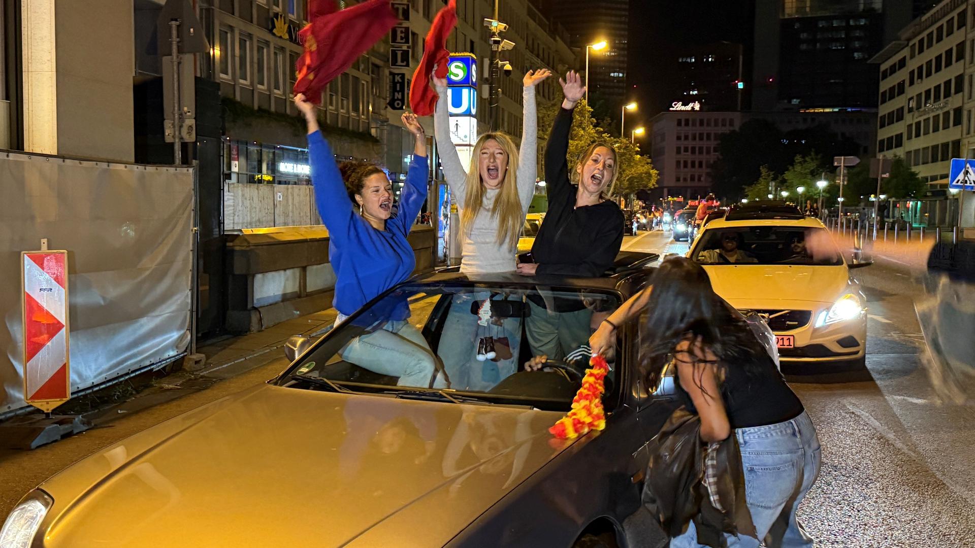 Eviva España: Hessen Celebrates World Cup Winners with Festive Car Parades!