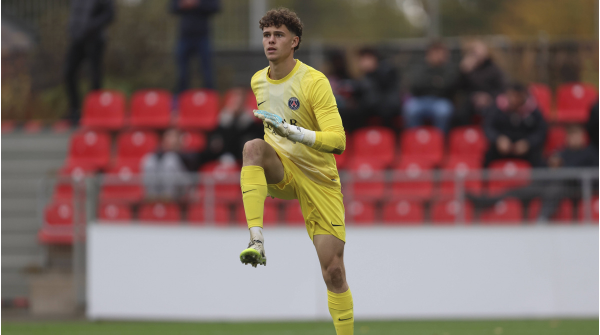 <ol><li>FC Köln Signs PSG Starlet James: Goalkeeper Opportunity Awaits!</li></ol>