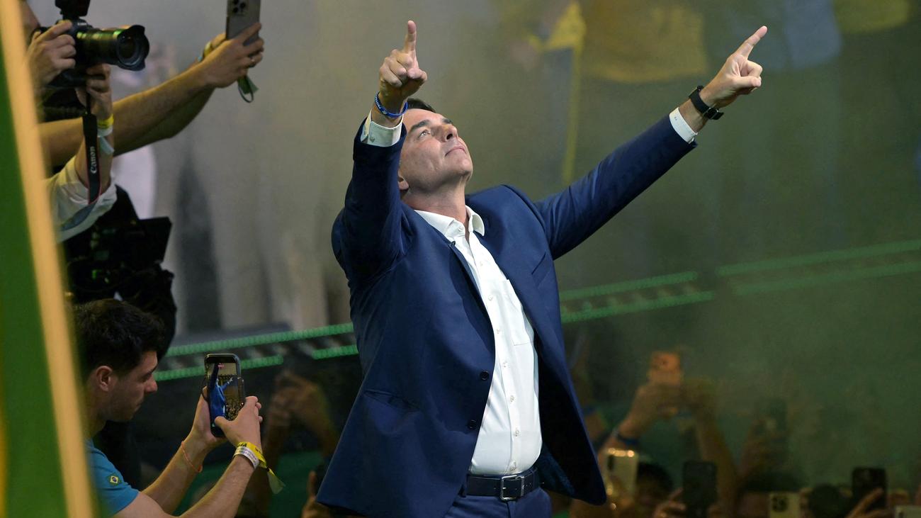 Flávio Bolsonaro: Jair’s Son Challenges Lula in Brazil’s Presidential Race