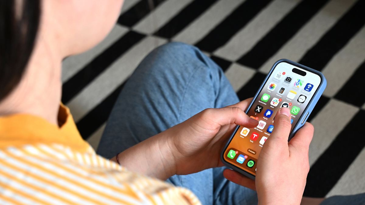 France Bans Social Media for Under 15s: A Groundbreaking Move in the EU