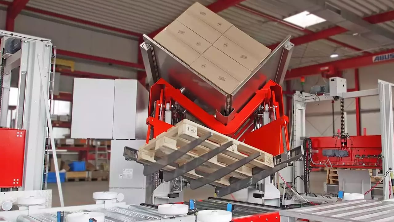 German Machinery Manufacturer Fights for Survival Amid Financial Crisis