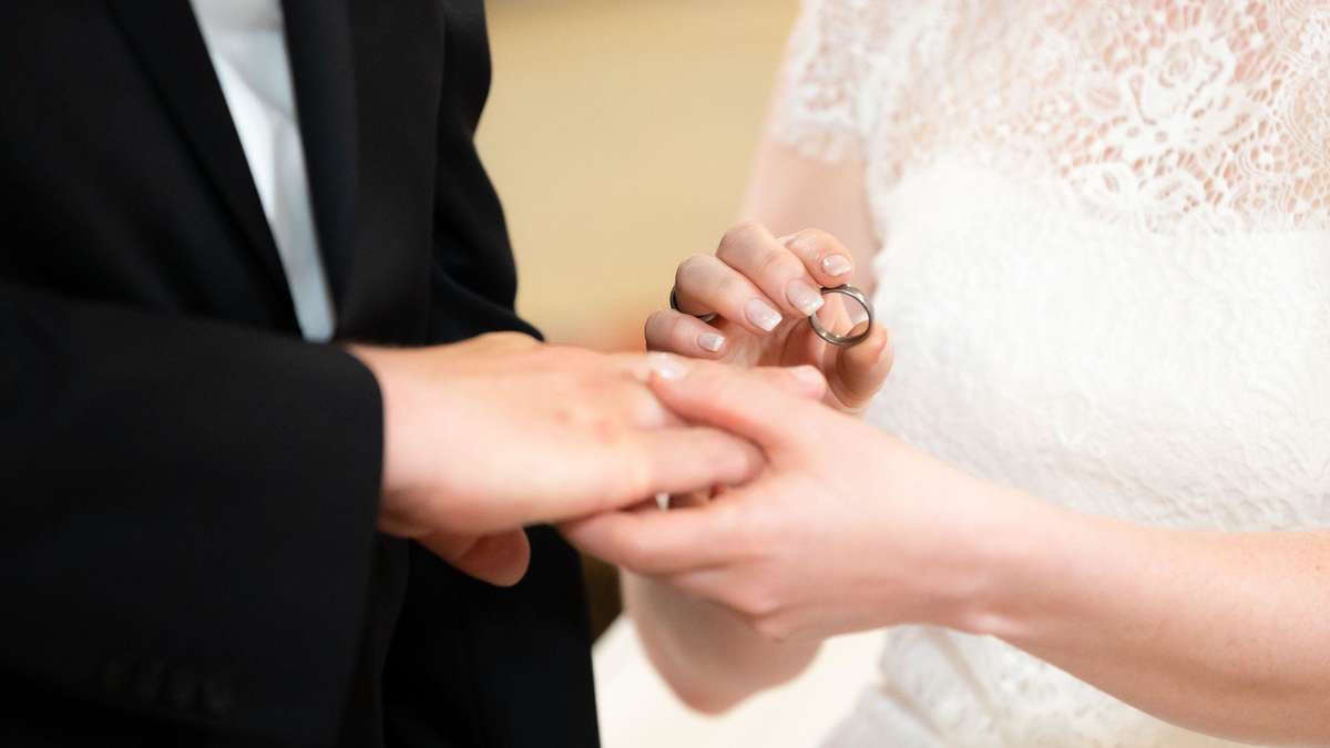 Happy Heart Syndrome Strikes: Mother Collapses at Daughter’s Wedding