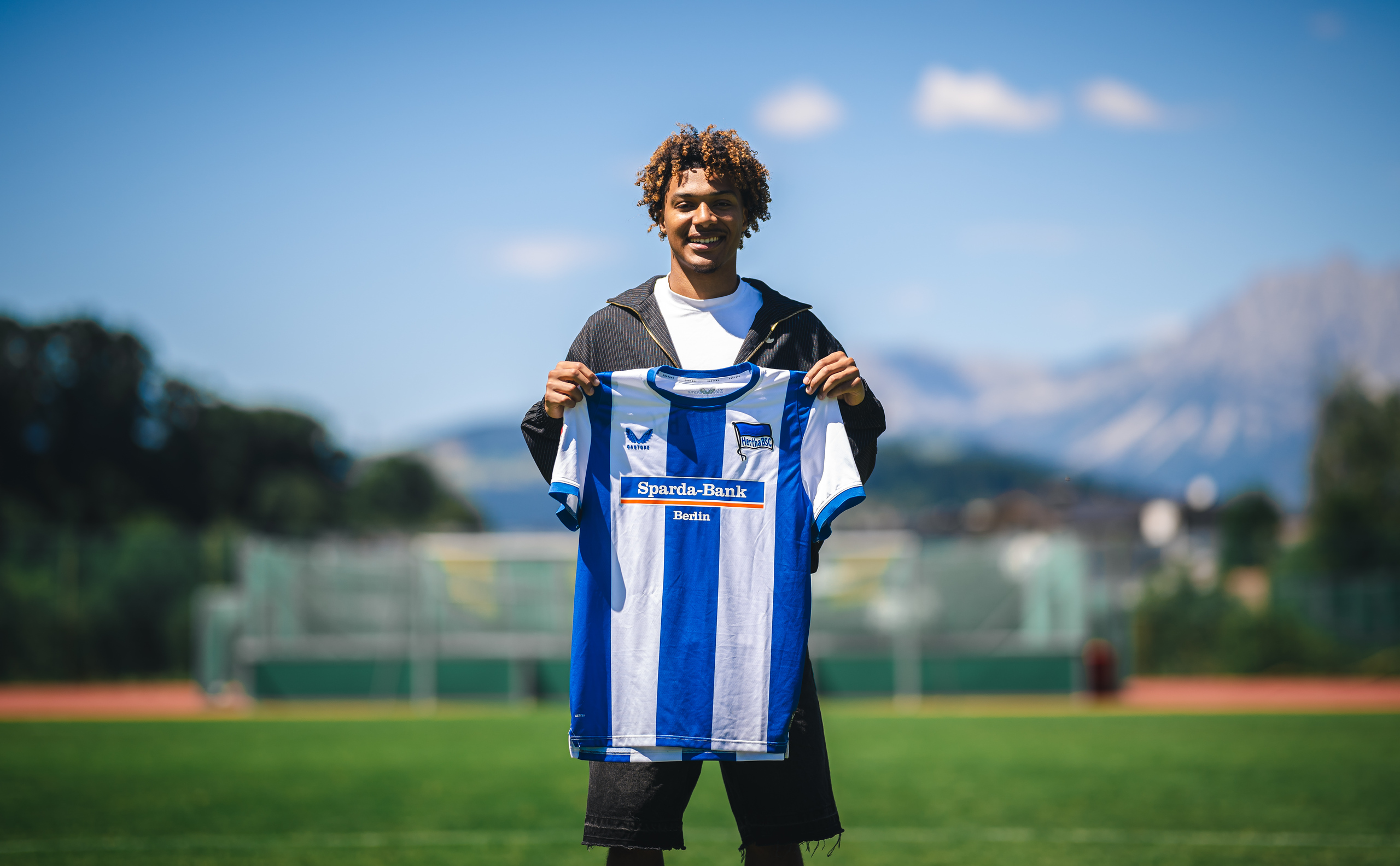 Hertha BSC Secures Oluwaseun Adewumi on Loan from FC Burnley