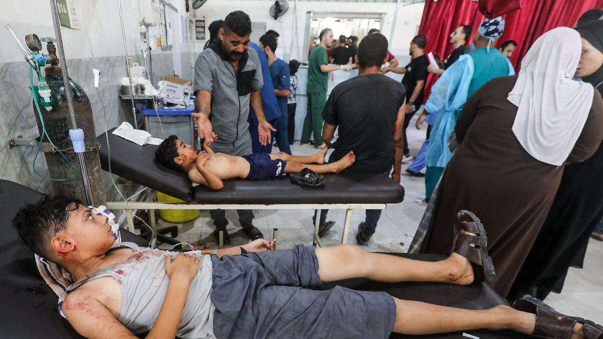 High Casualties in Gaza: Eight Dead, Many Injured in Israeli Airstrike on Funeral