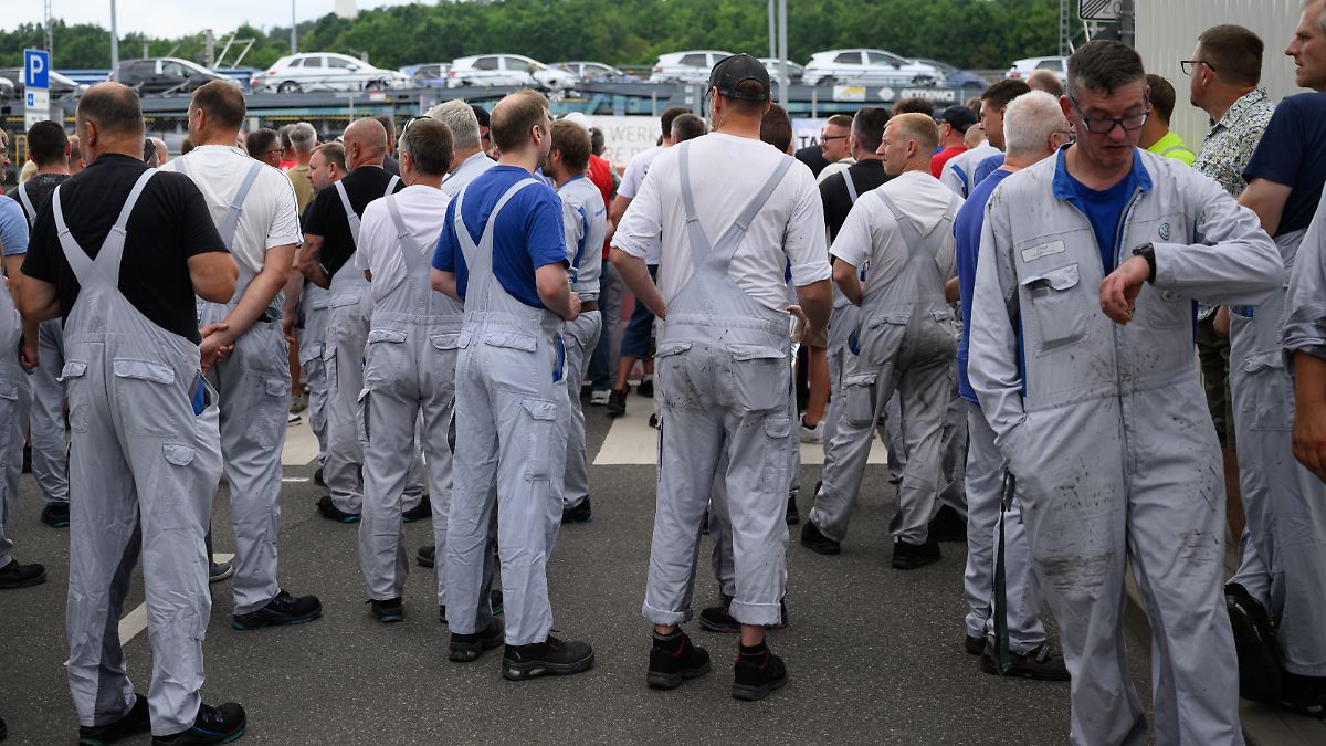Hot Summer Ahead: Tensions Rise in Auto Manufacturing Plants