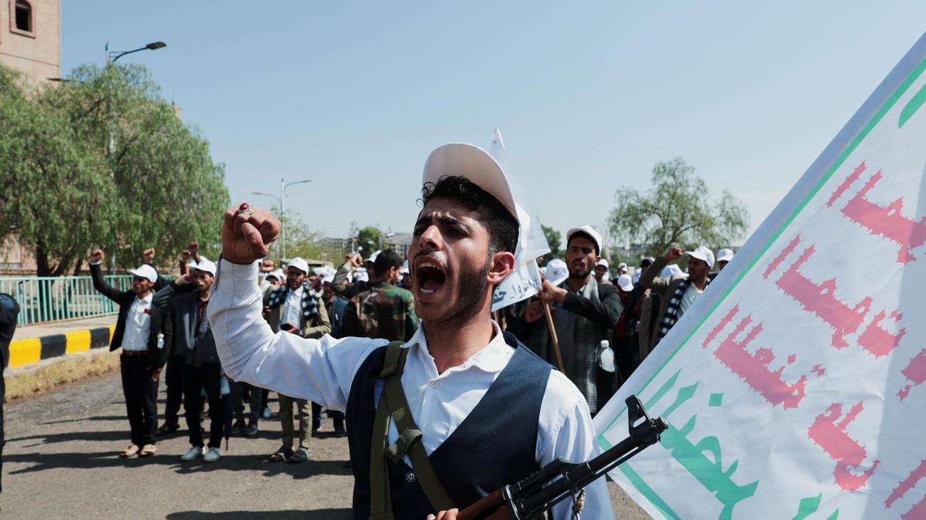 Houthi Militia: What’s Behind Their Red Sea Blockade and Global Impacts?