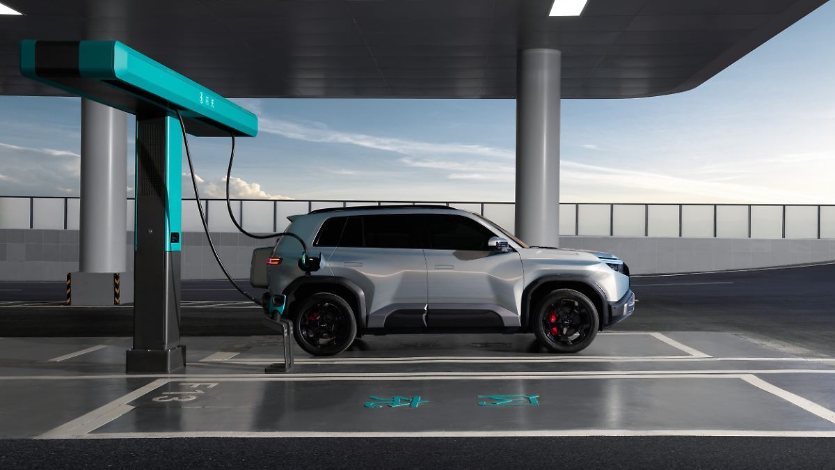 How Does Megawatt Charging Work? Fast Electric Refueling Explained!
