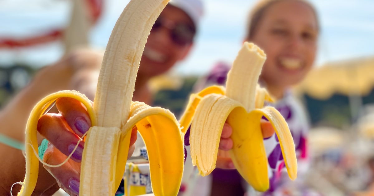 How Your Body Reacts to Eating a Banana Every Day: Benefits & Risks