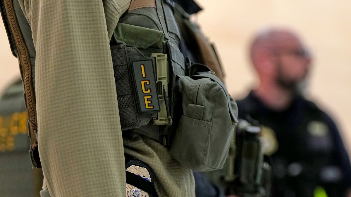 ICE Officer Shoots Mexican Immigrant After Car Collision Incident