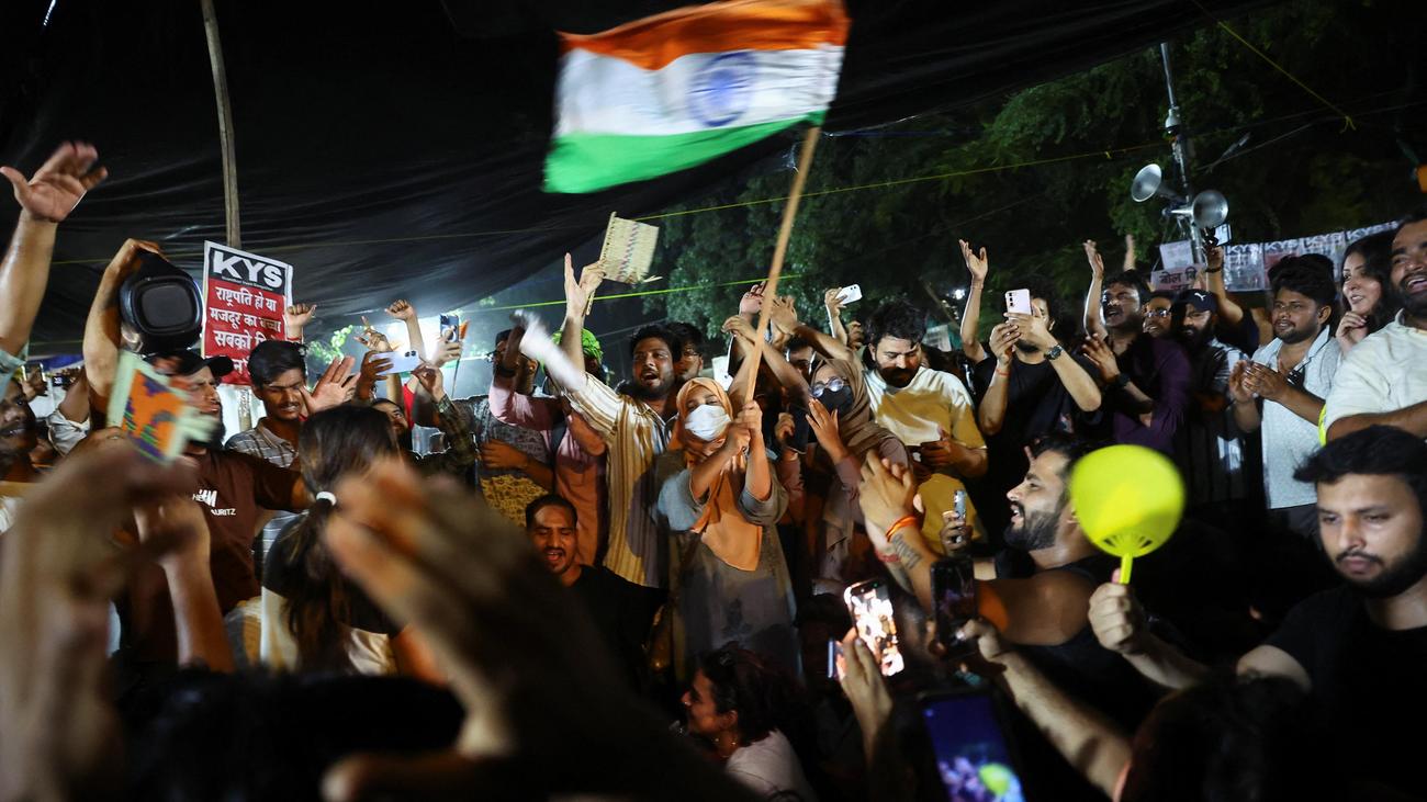India: Thousands Rally for ‘Cockroach’ Movement in New Delhi Protests