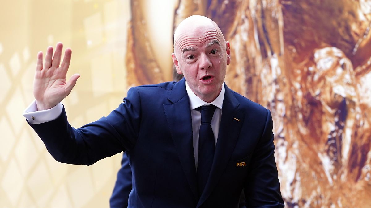 Infantino’s Controversial Plan: Selling World Cup Stakes to Investors?