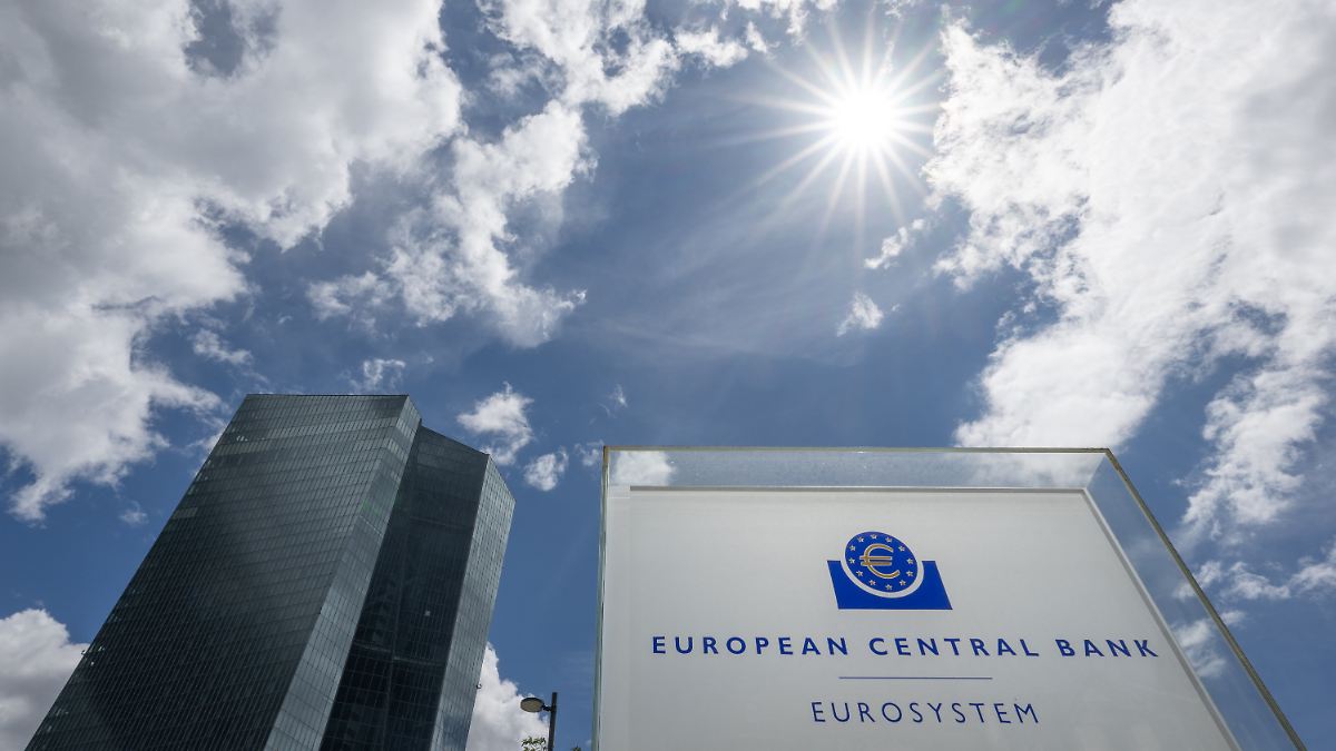 Inflation Rises Amid Iran Conflict: ECB Holds Interest Rates Steady for Now