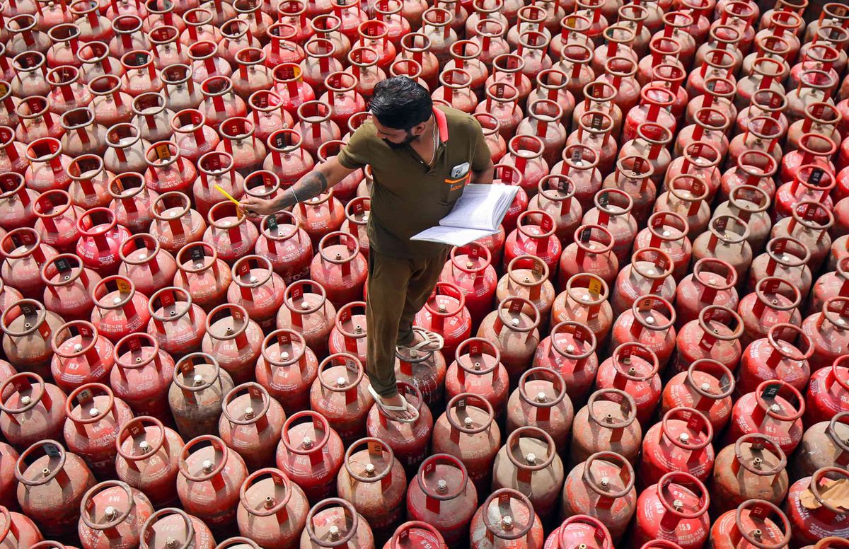 Iran Conflict Exposes Global Economic Fault Lines: A Market Analysis