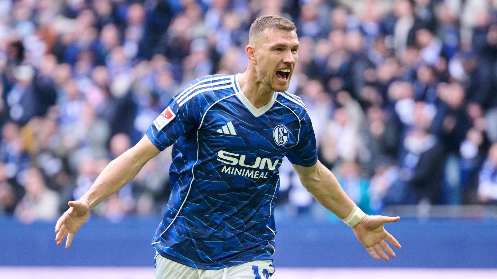 Is Dzeko’s Transfer to Schalke 04 Finally Happening? Find Out!