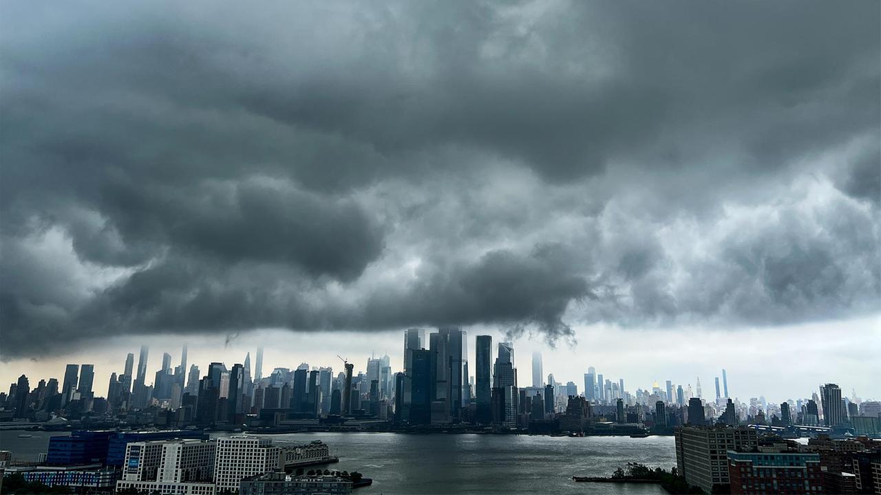Is the US Economy Really Strong? Insights on Current Economic Resilience