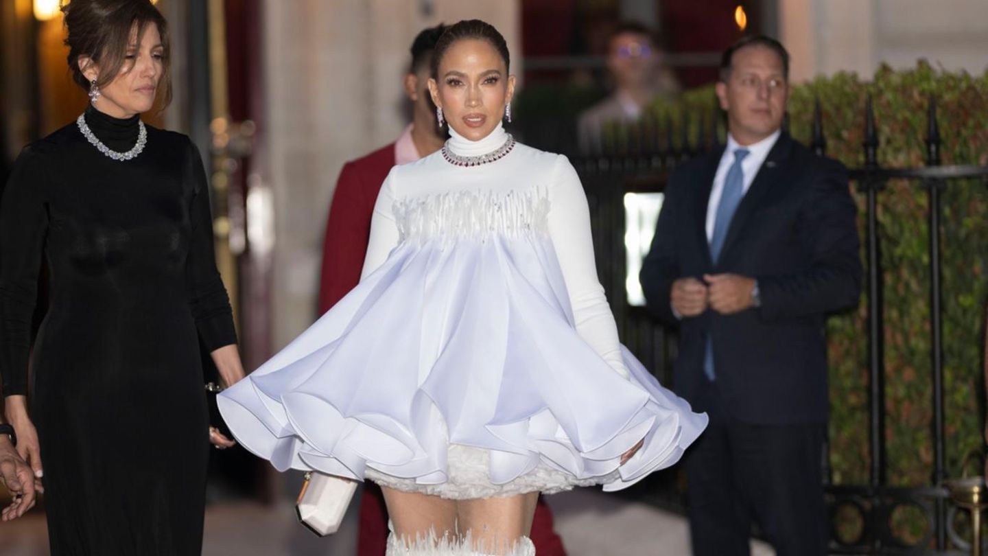 Jennifer Lopez Stuns in White Dress at Paris Fashion Week Event