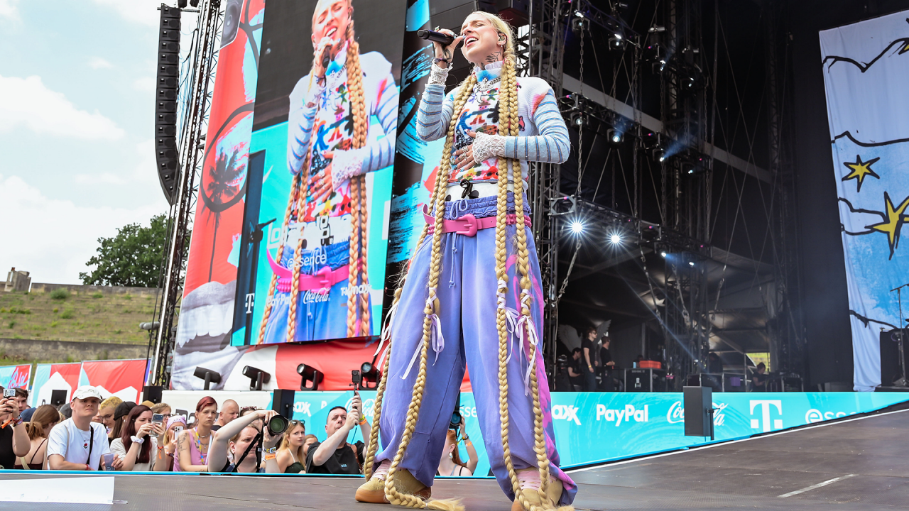 Lollapalooza Kicks Off: 50,000 Guests and Pitbull Perform This Weekend!