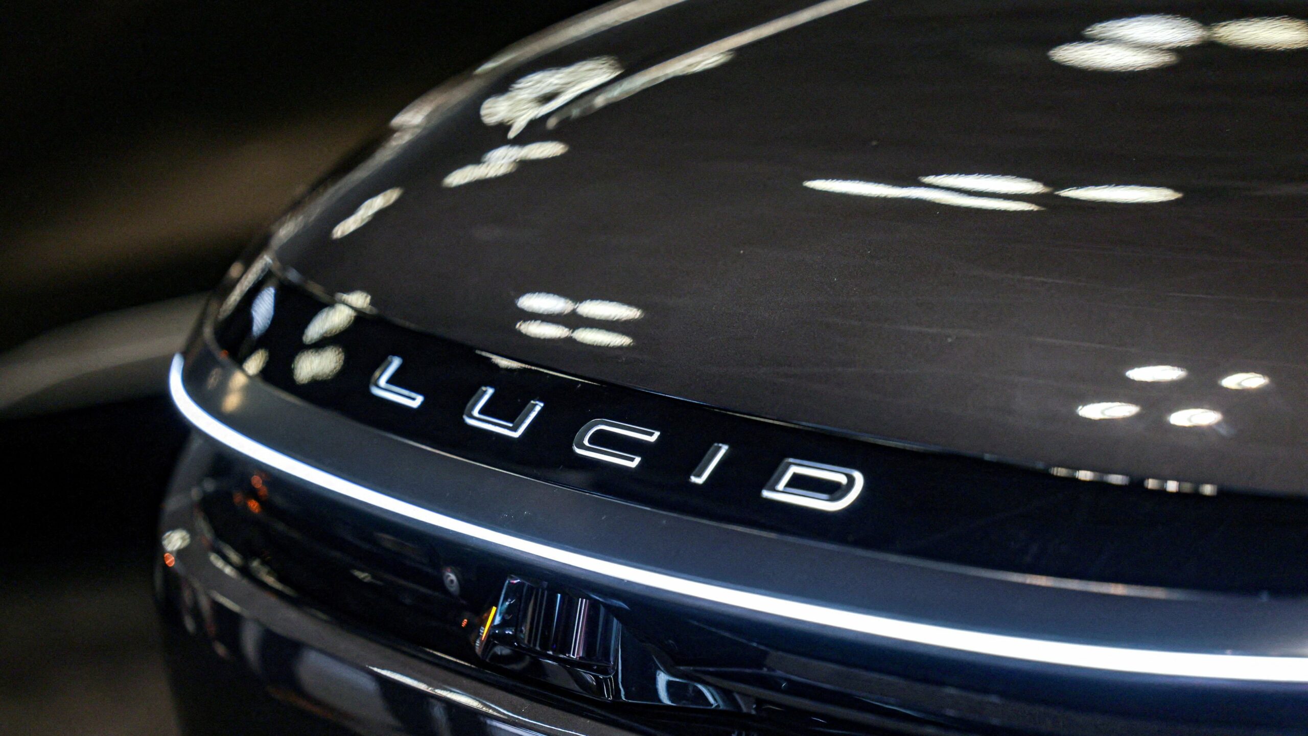 Lucid Stock Plummets: Restructuring Rumors Denied by Company Officials