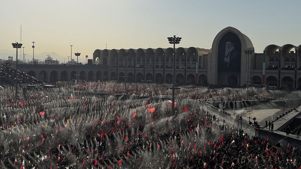 Mass Prayer in Tehran: Will Chamenei’s Son Appear Publicly for the First Time?