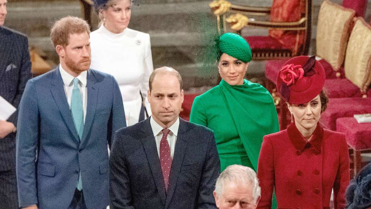 Meghan Markle’s Holiday Photo Sparks Speculation: A Royal Visit Revealed?