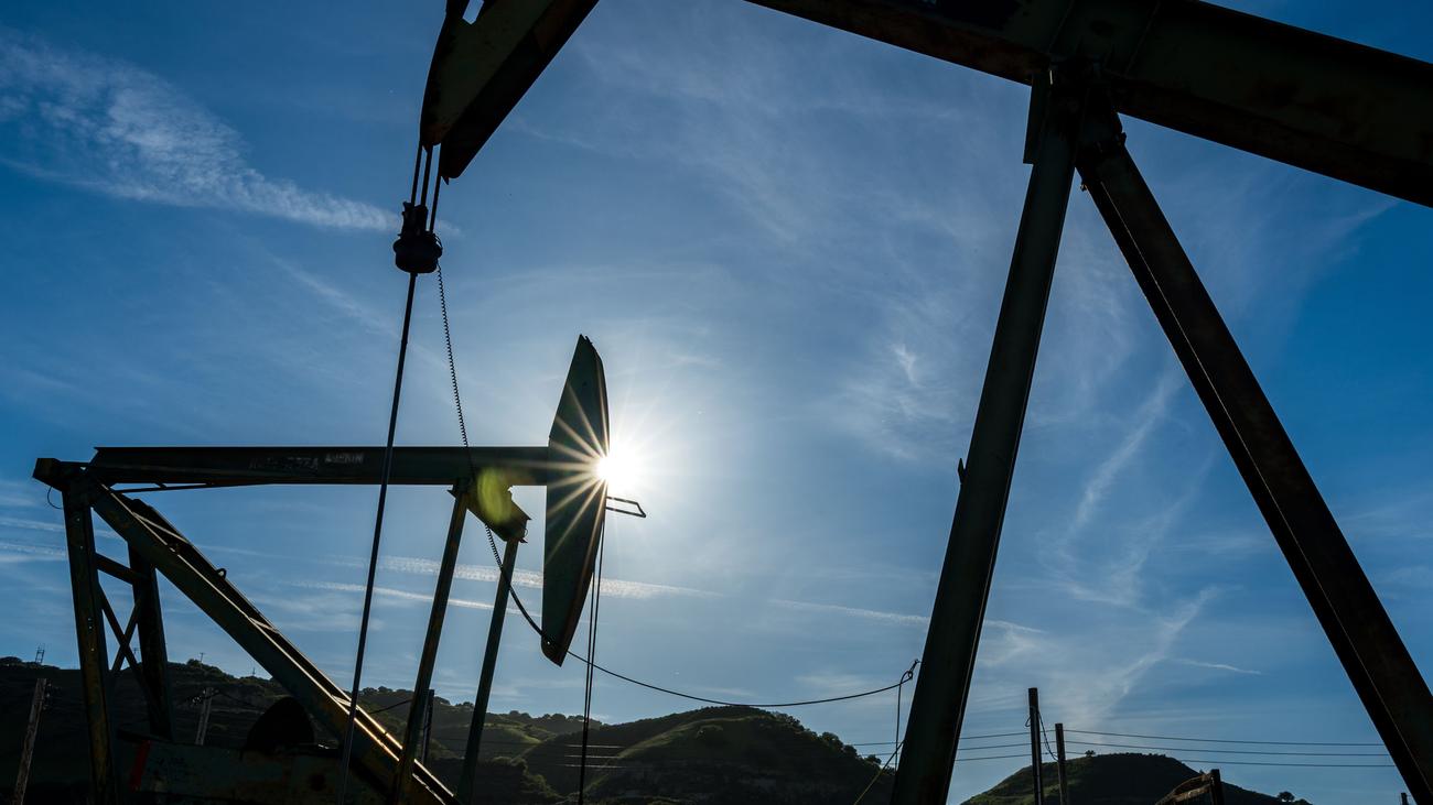 Middle East Conflict Sparks Oil Prices to Soar Temporarily Past $100 a Barrel