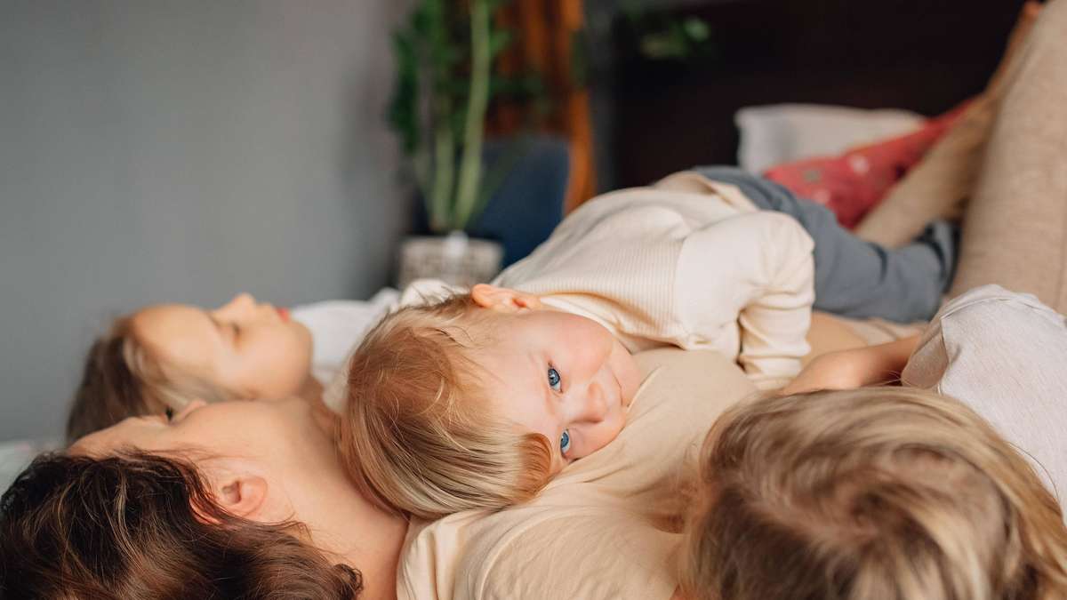 Mother’s Bold Experiment: Letting Kids Choose Bedtime Leaves Her Amazed!